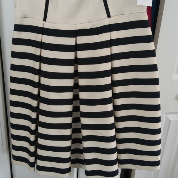 Dress - Picture 4 of 10